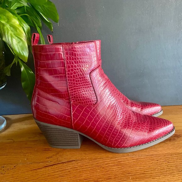 Maurices Red Croc Embossed Faux Leather Western Ankle Boots Women’s 8.5M - Picture 5 of 9